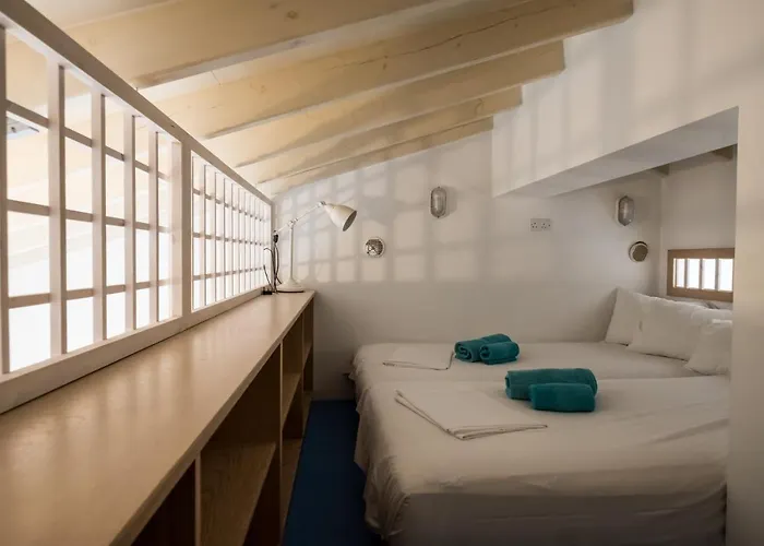 Βίλα Artisan Seafront 7 *