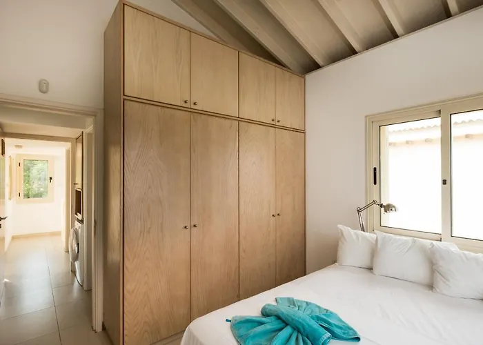 Artisan Seafront 7 *