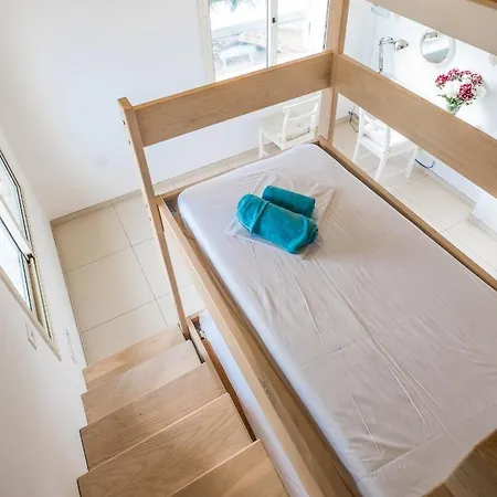 فيلة Artisan Seafront 7 بروتاراس