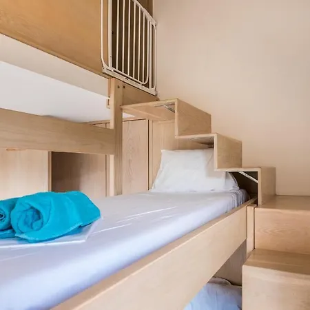 Artisan Seafront 7 بروتاراس