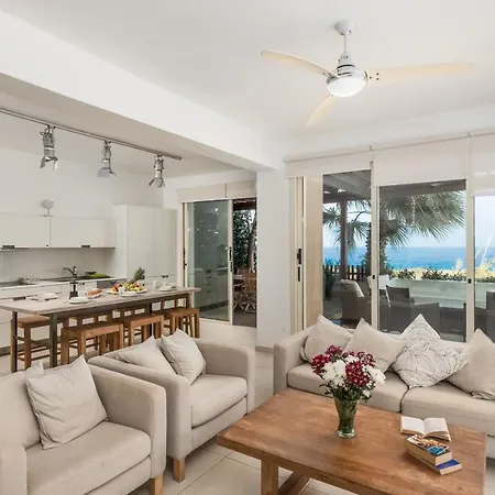 Artisan Seafront 7 *