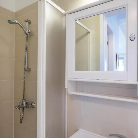 Artisan Seafront 7 *