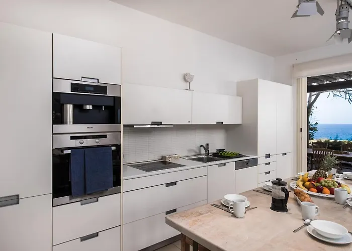 Artisan Seafront 7 *