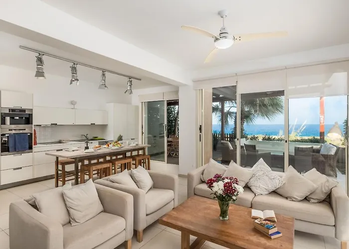 Artisan Seafront 7 *