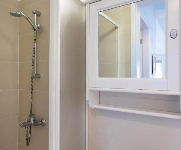 Artisan Seafront 7 *