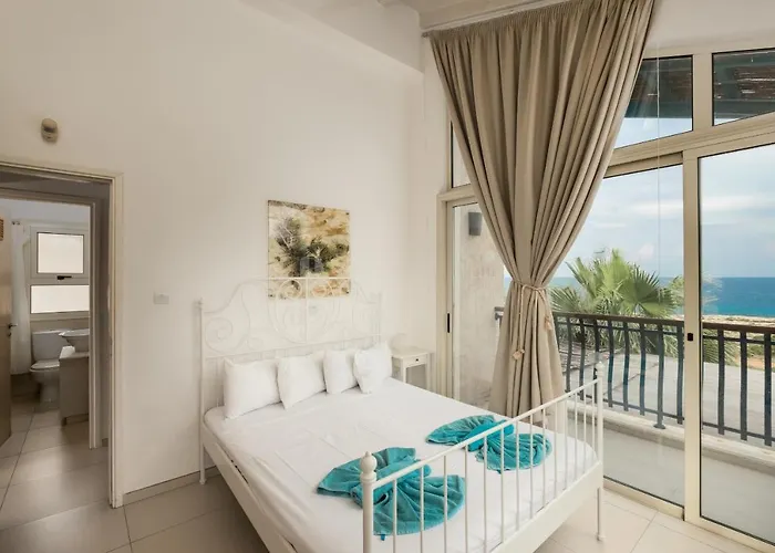 Artisan Seafront 7 Villa